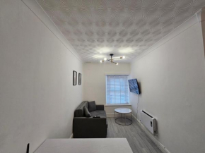 Modern & Stylish 1 bedroom flat in Bridgend town